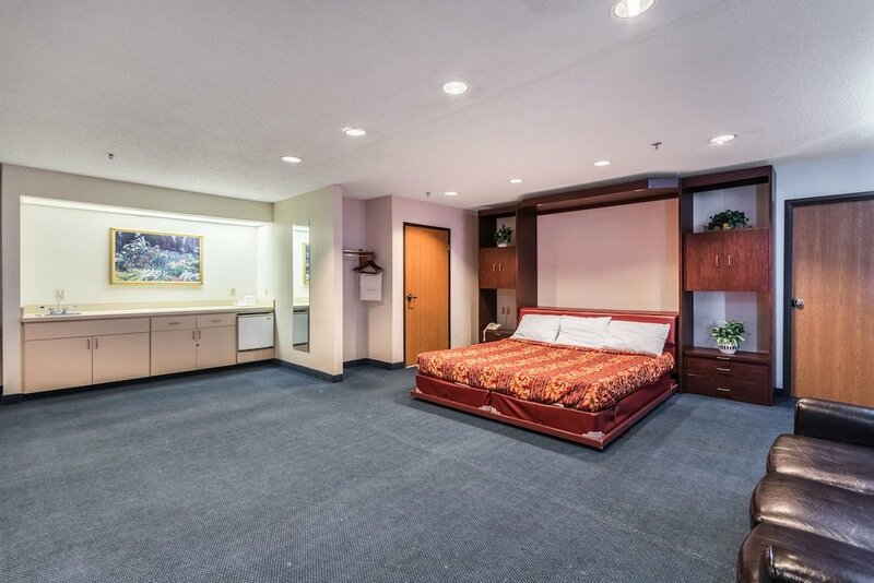 Гостиница Quality Express Inn & Suites Mineral Wells