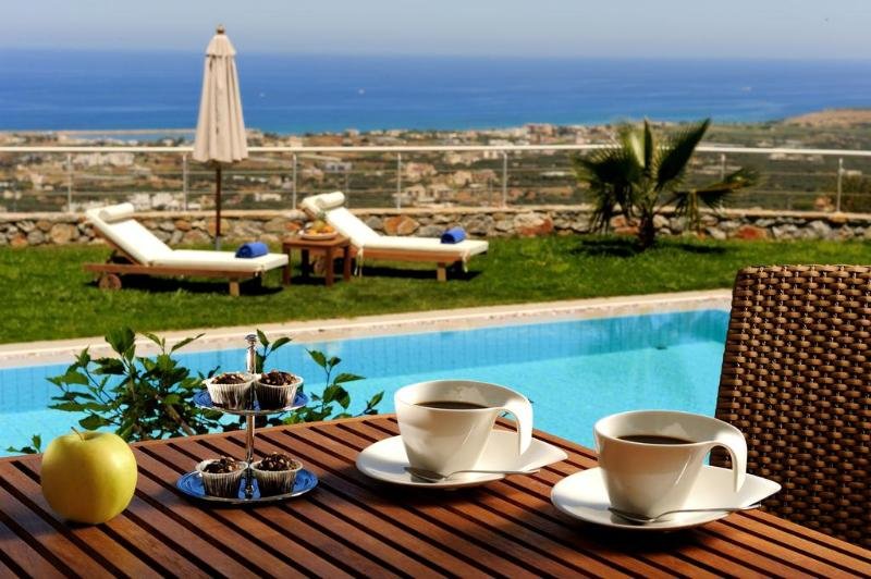 Фото Royal Heights Resort Villas & SPA