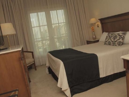 Фото Howard Johnson by Wyndham 9 De Julio Avenue