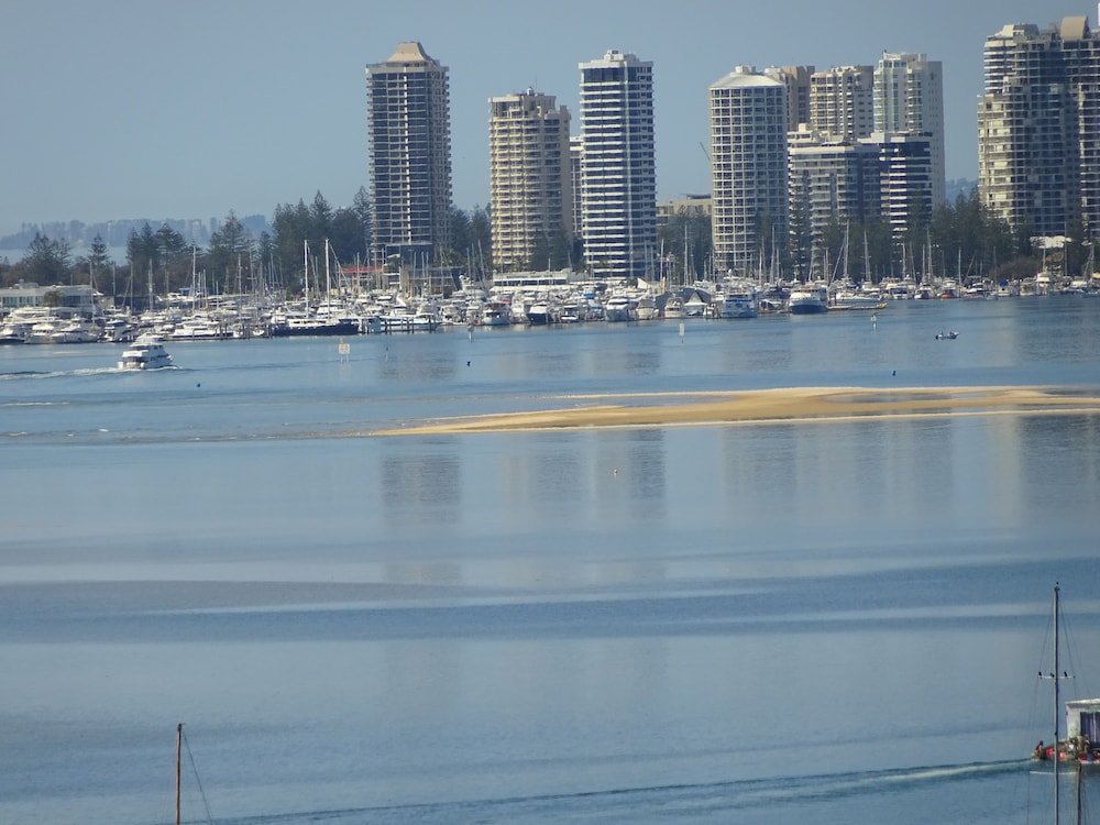 Фото Beachfront Resort 2 Bedroom High Floor