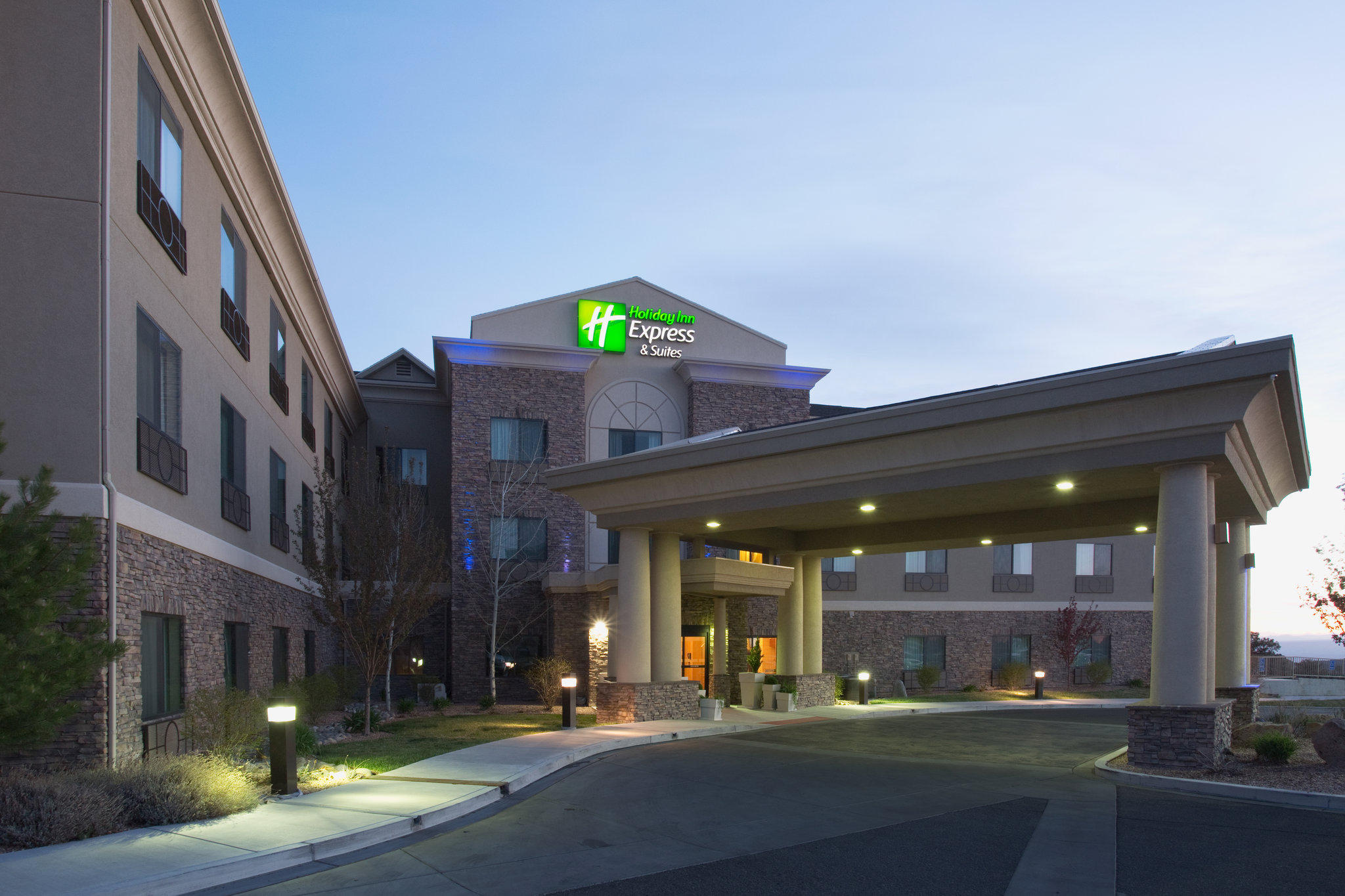 Фото Holiday Inn Express and Suites Los Alamos Entrada Park