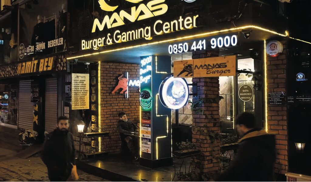 رياضة عنيفة Bay Manas Burger & Esports ، اسطنبول، صورة