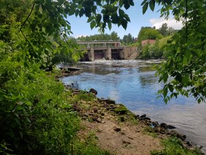 Плотина Новленского водохранилища (река Пахра), достопримечательность в Москве и Московской области