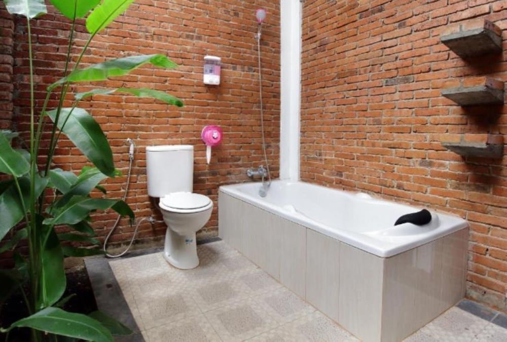 Фото RedDoorz Plus @ Prawirotaman Area