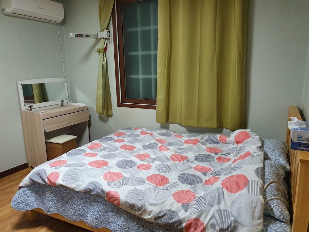 Фото Yeosu Rest Guest House