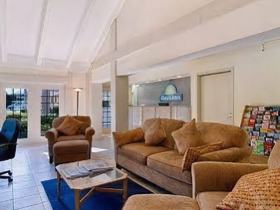 Фото Days Inn by Wyndham College Park Airport Best Road