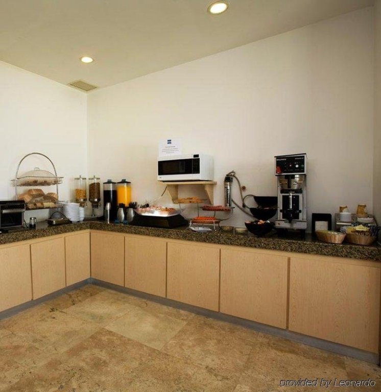 Фото One San Luis Potosi Glorieta Juarez