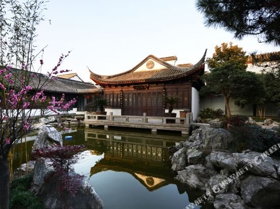 Фото Graceland Garden Court Hotel