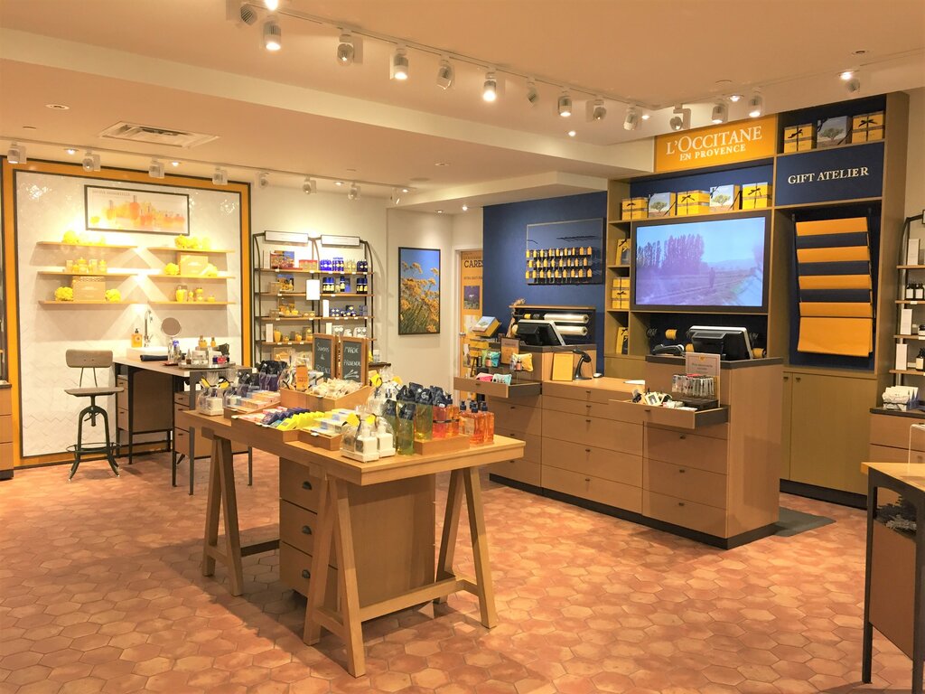 Perfume and cosmetics shop L'occitane EN Provence, Montreal, photo