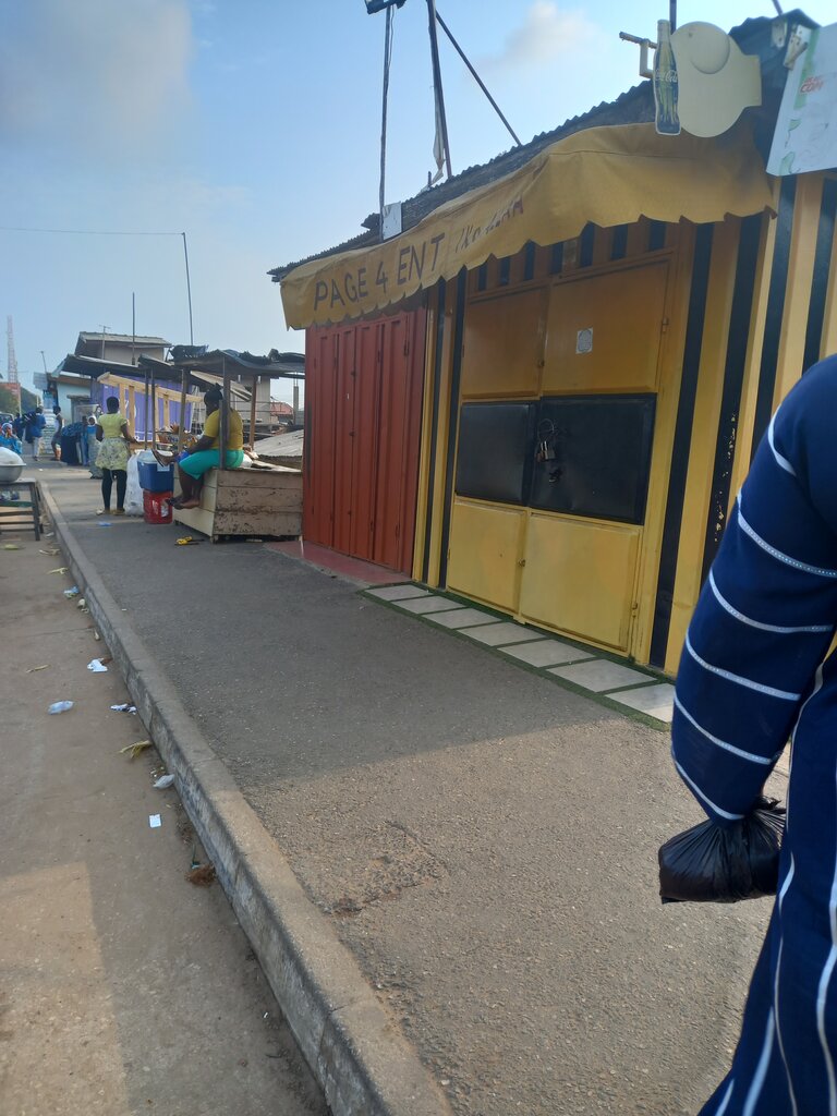 Bar, pub Page 4 ent, Accra, photo