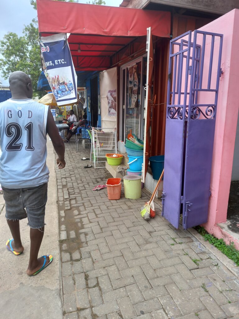 Nail salon Conisters nails, Accra, photo