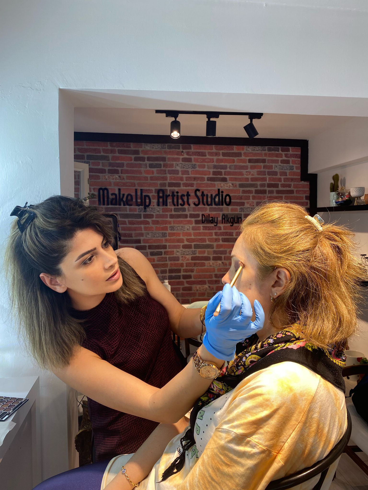 Alsancak Makyaj & Tirnak Studyo