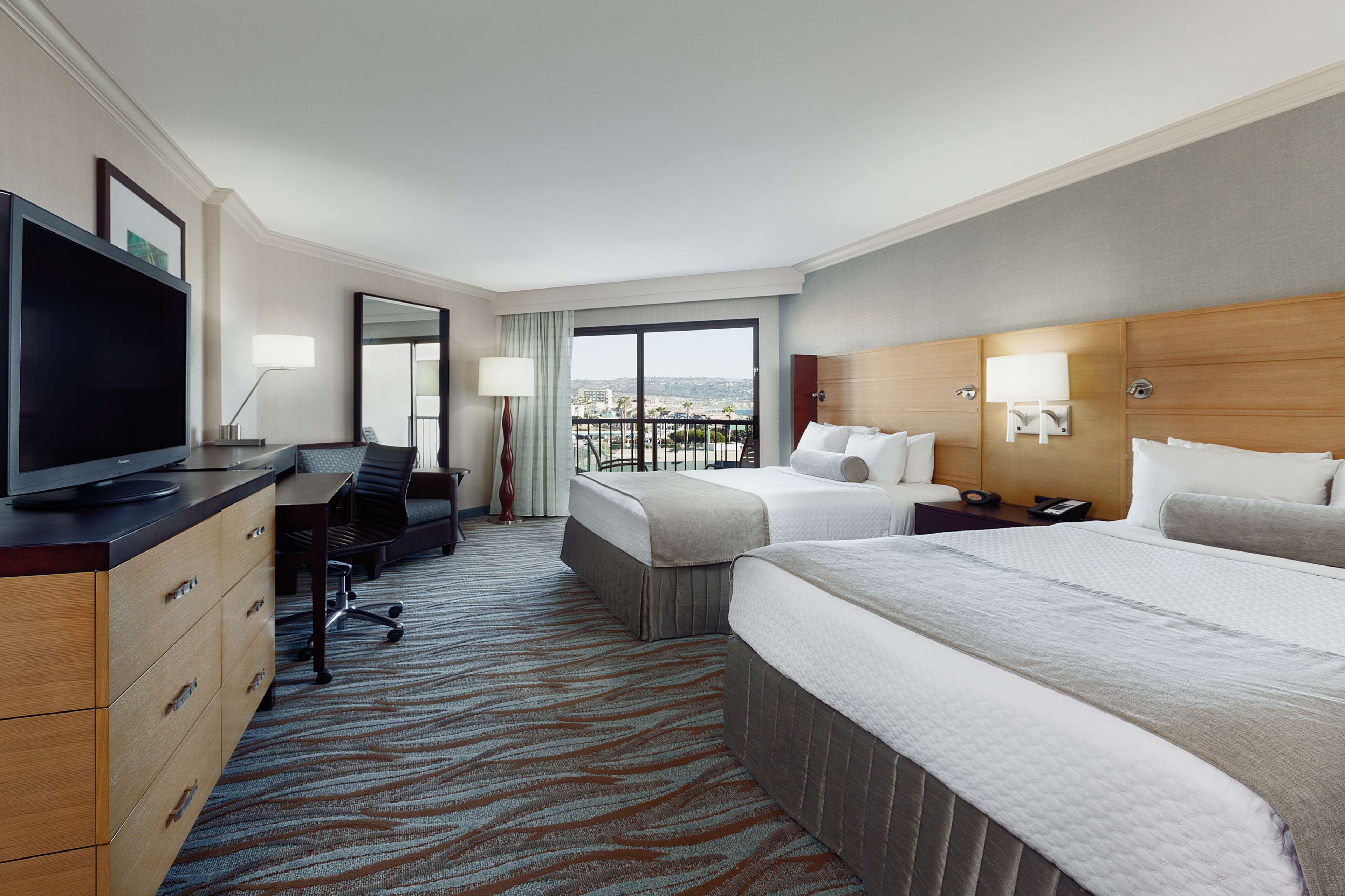 Фото Sonesta Redondo Beach & Marina