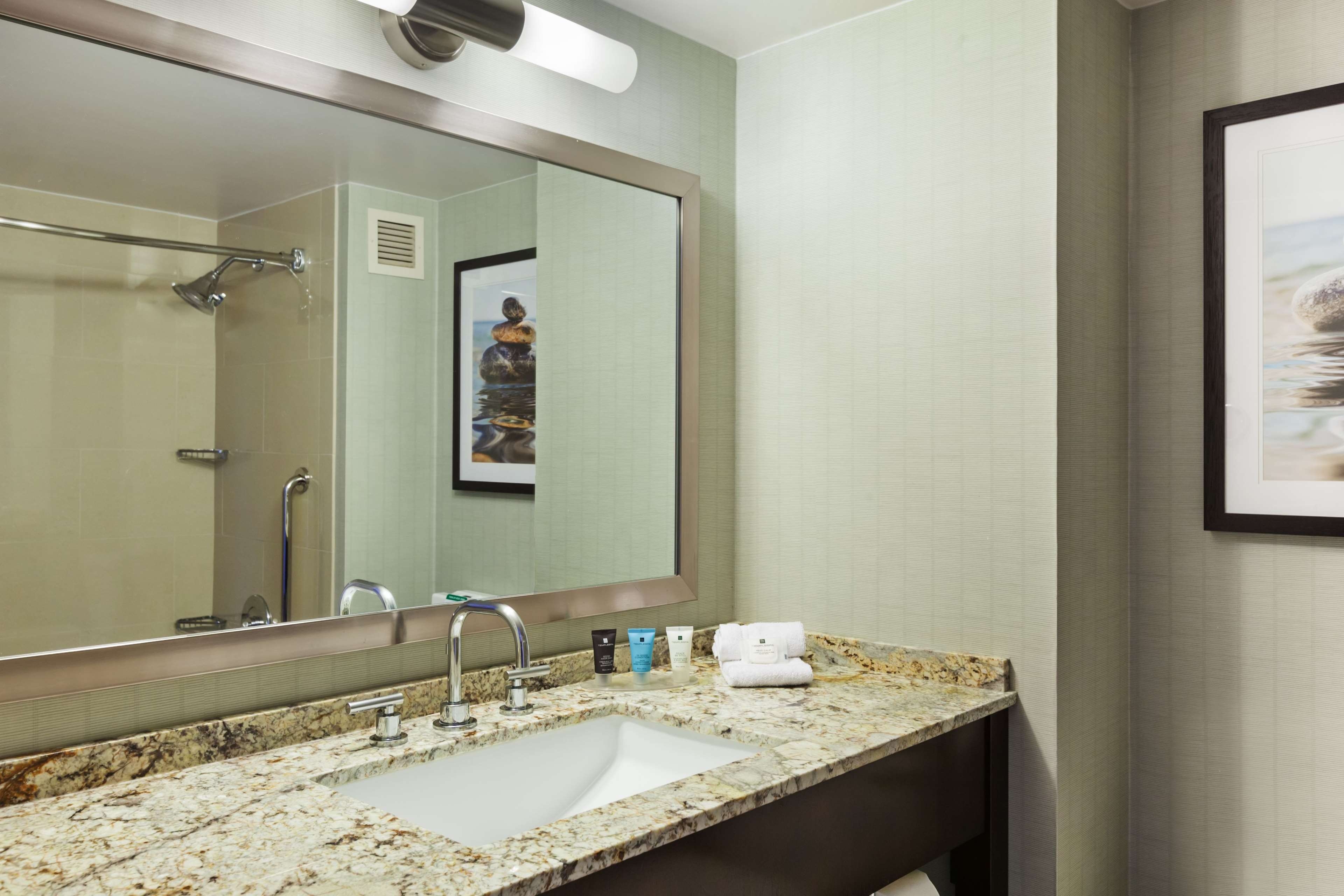 Фото Sonesta Redondo Beach & Marina