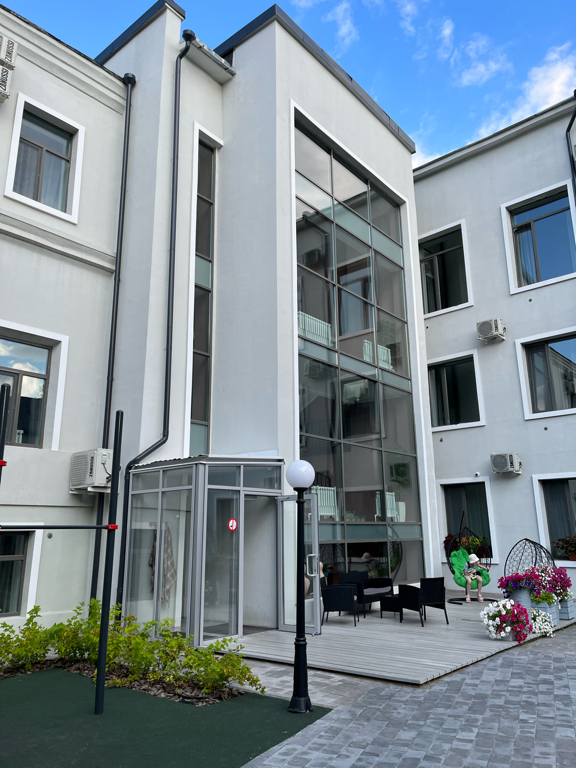 Фото Берисон Апарт