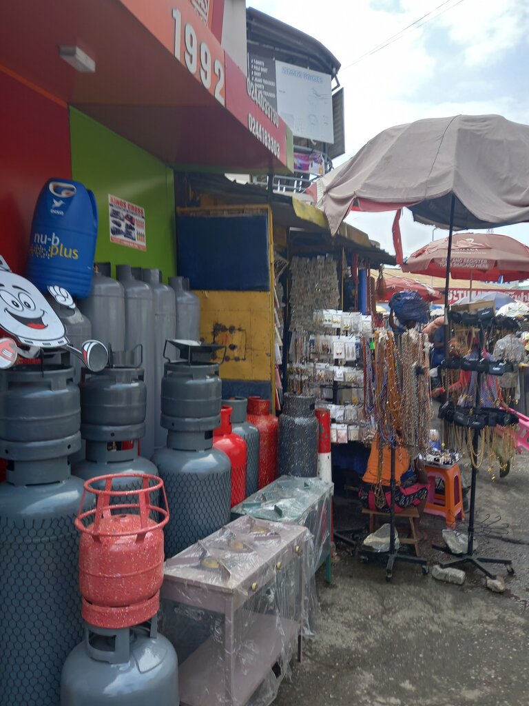 Carpet shop King boss, Accra, photo