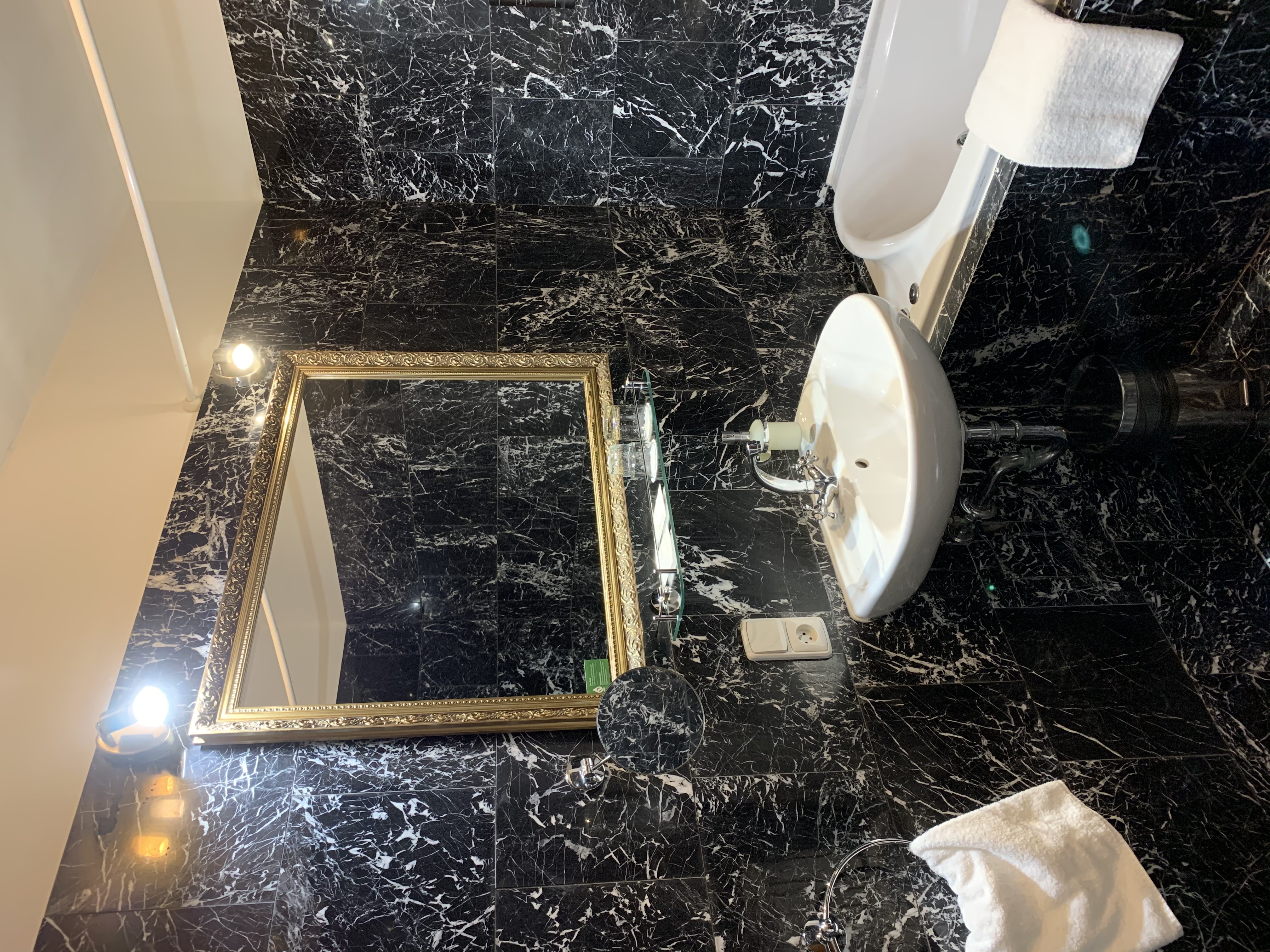 Фото King Charles Boutique Residence