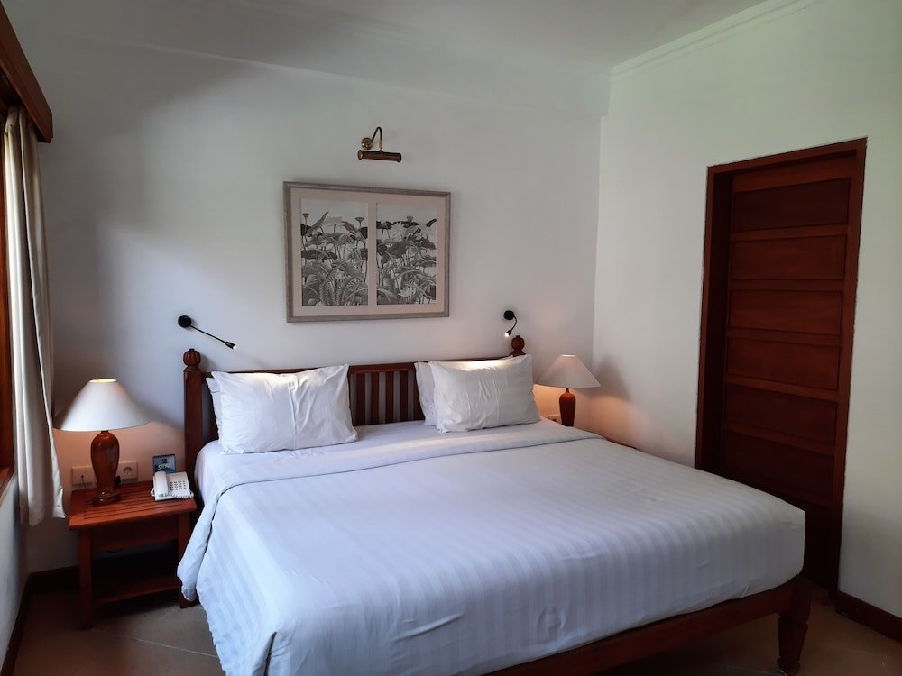 Фото Puri Mesari Suites