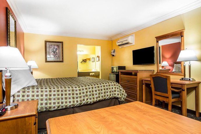 Фото Rodeway Inn Old Town Temecula