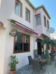 ‪Queen Bee Hotel & Cafe‬ (İzmir, Selçuk, Atatürk Mah., 1060 Sok., 2) ، فندق