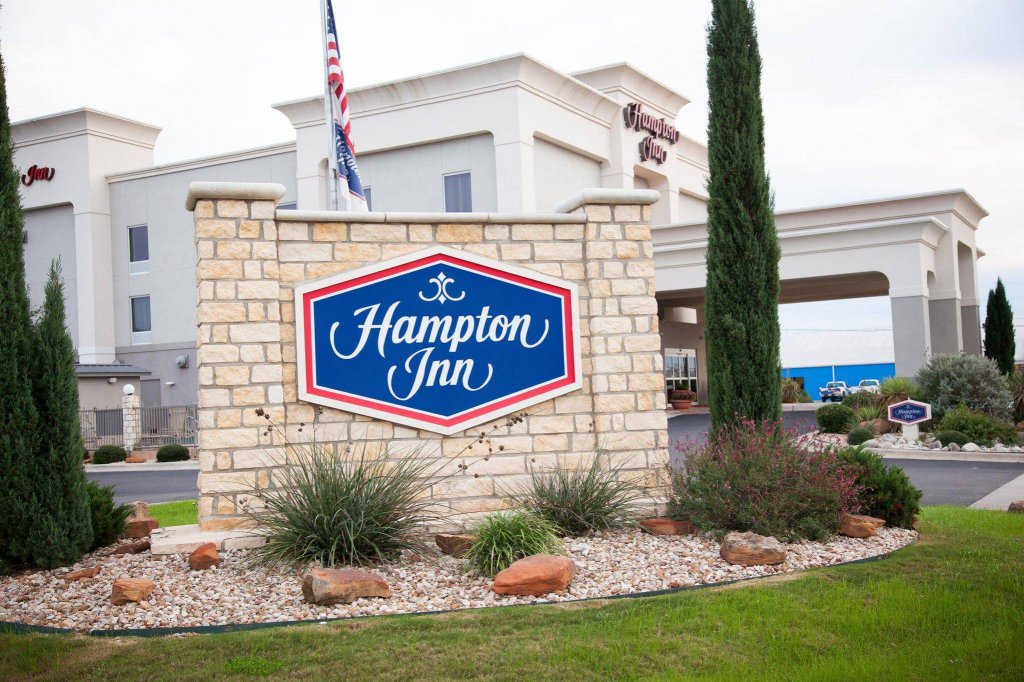 Фото Hampton Inn Brownwood