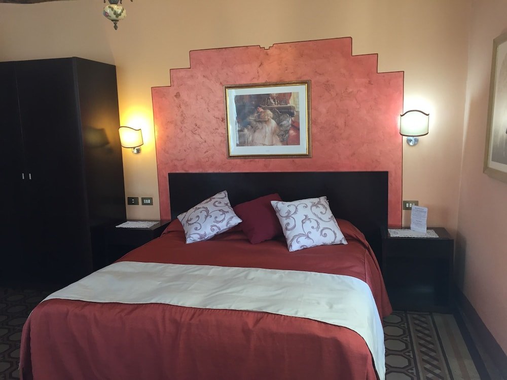 Фото Antica Residenza Santa Chiara