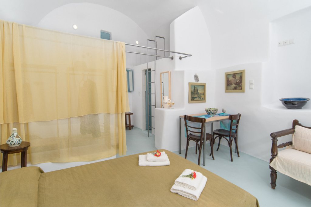 Фото Апартаменты Mythos Traditional Stonehouse