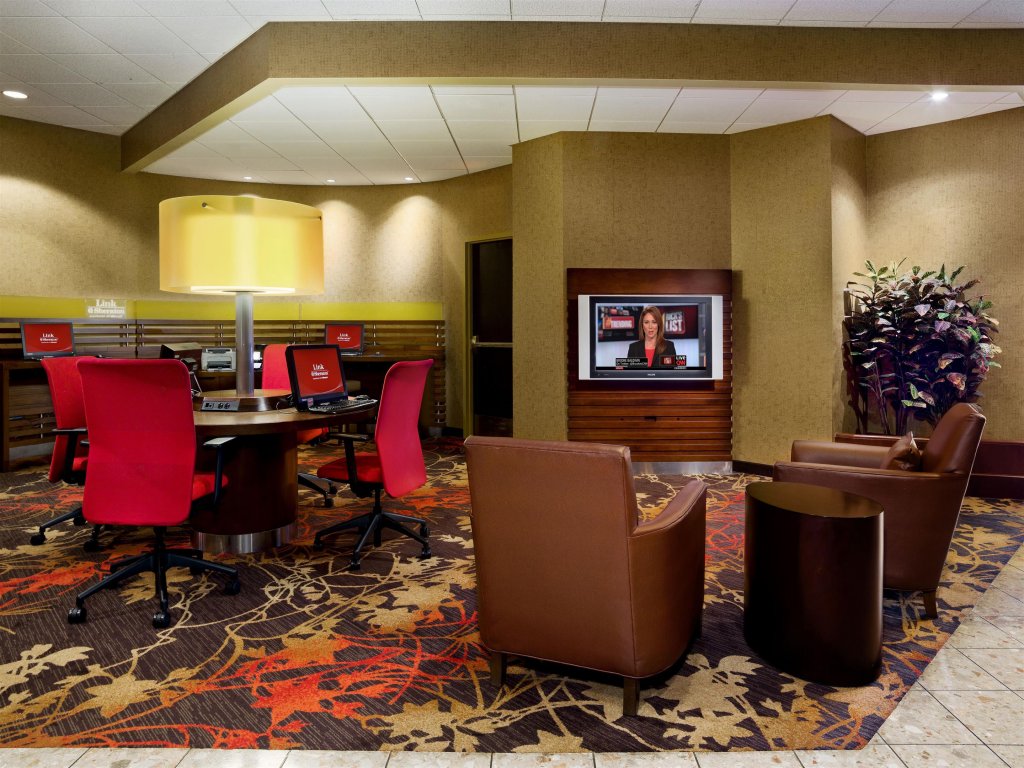 Фото Sheraton Springfield Monarch Place Hotel