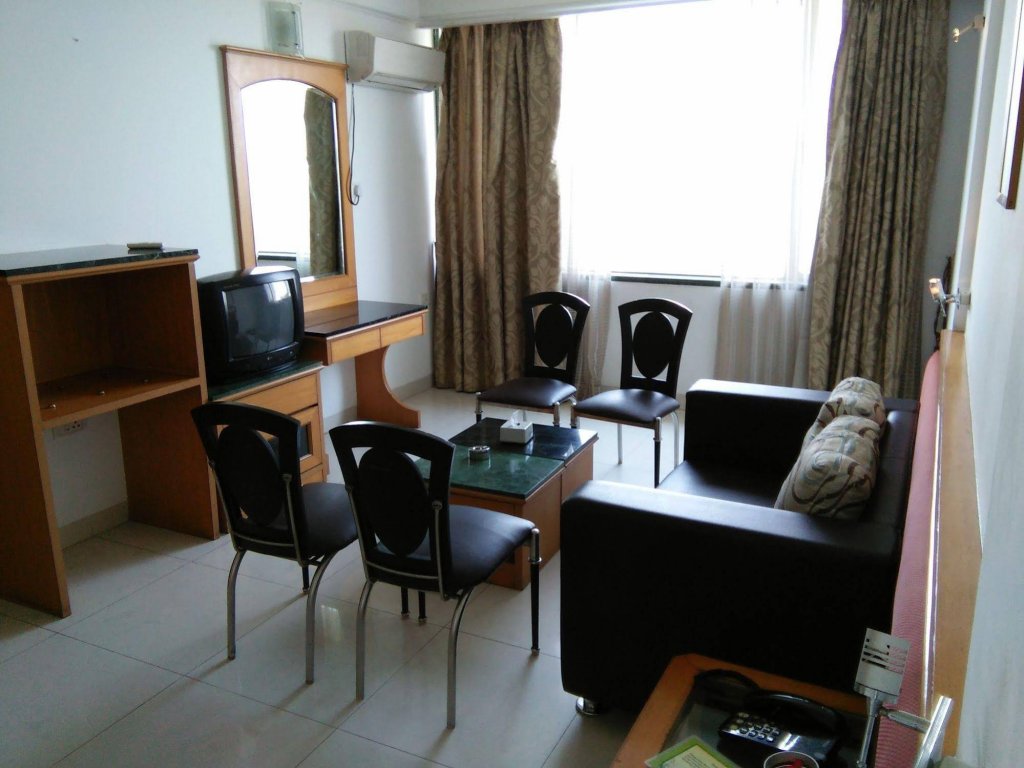 Фото Hotel Mint Salisbury Park