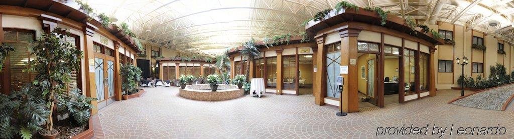 Фото Canad Inns Destination Centre Fort Garry