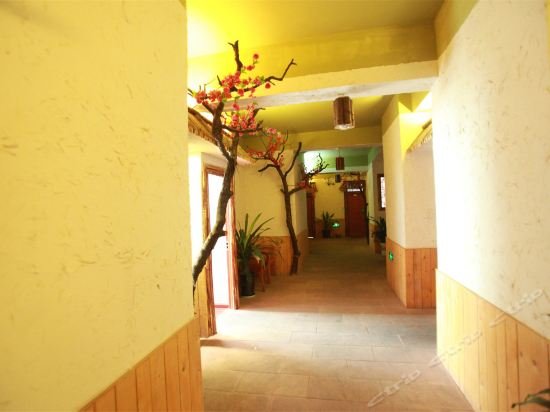 Фото Zhengfu Caotang Decent Inn