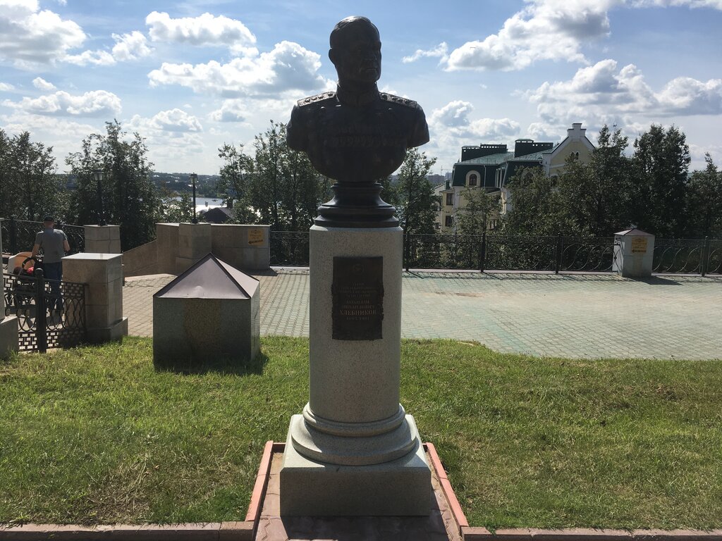 Monument, memorial Бюст Героя Советского Союза, генерал-лейтенанта Николая Михайловича Хлебникова, Kostroma, photo