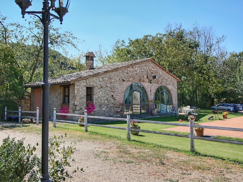 Гостиница Detached House for 4 People With Stunning Views of Estate