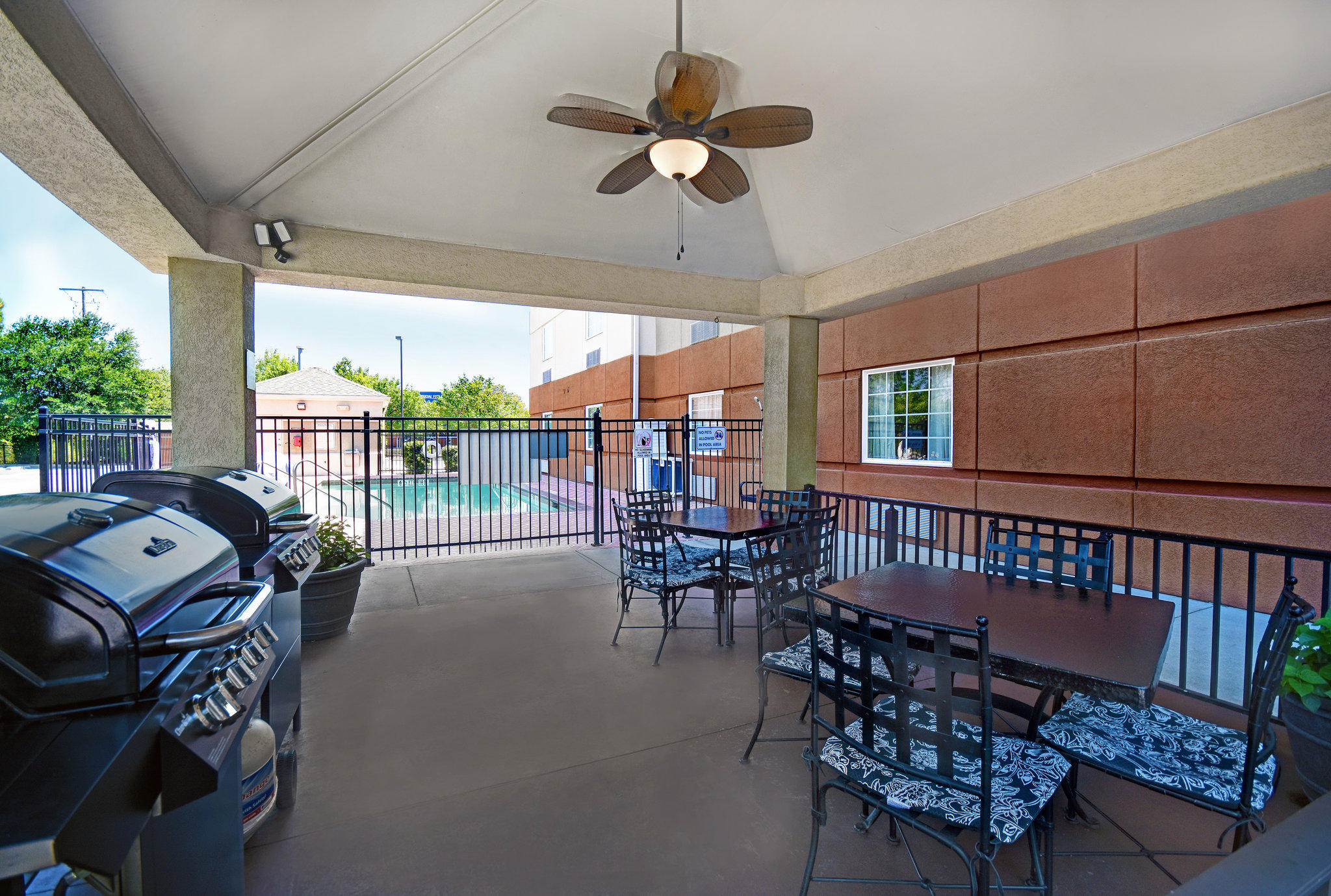 Фото Candlewood Suites, Columbia/Ft. Jackson, an Ihg Hotel