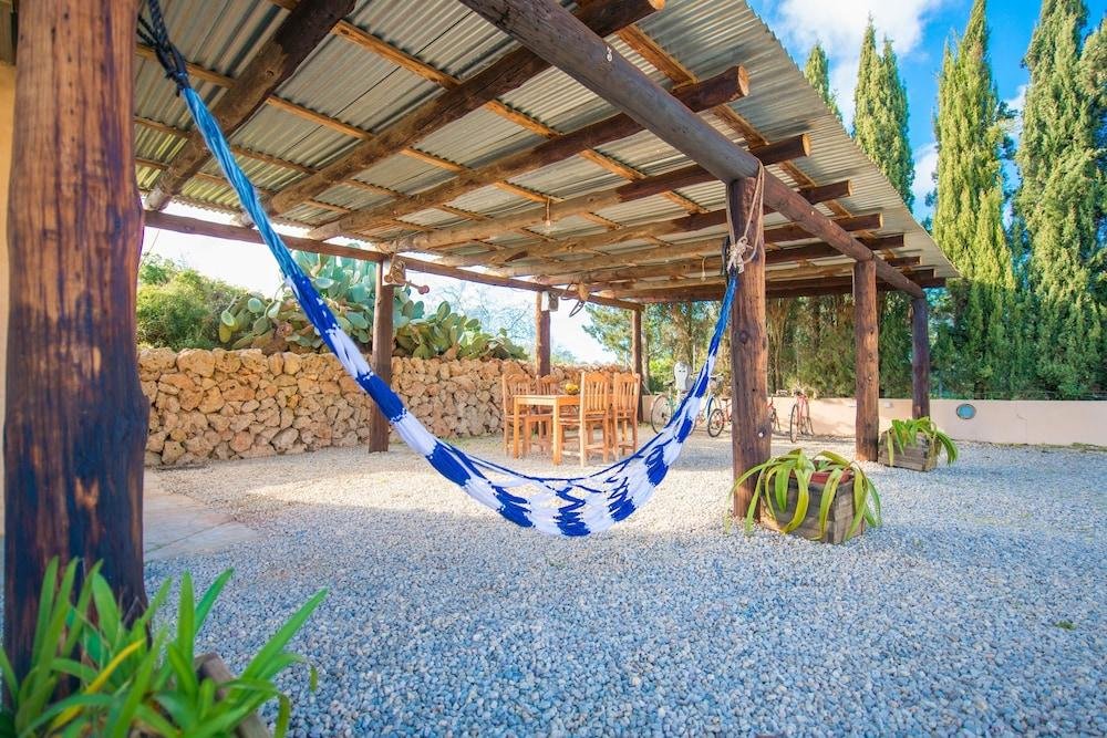 Фото Es Mitja Davall