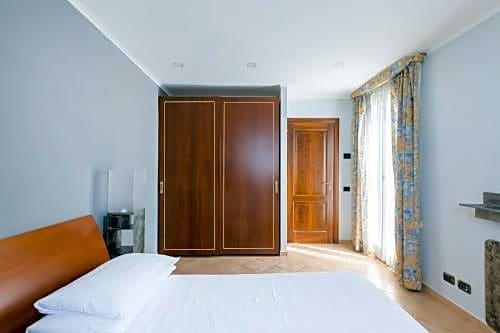 Фото Crosti Hotel