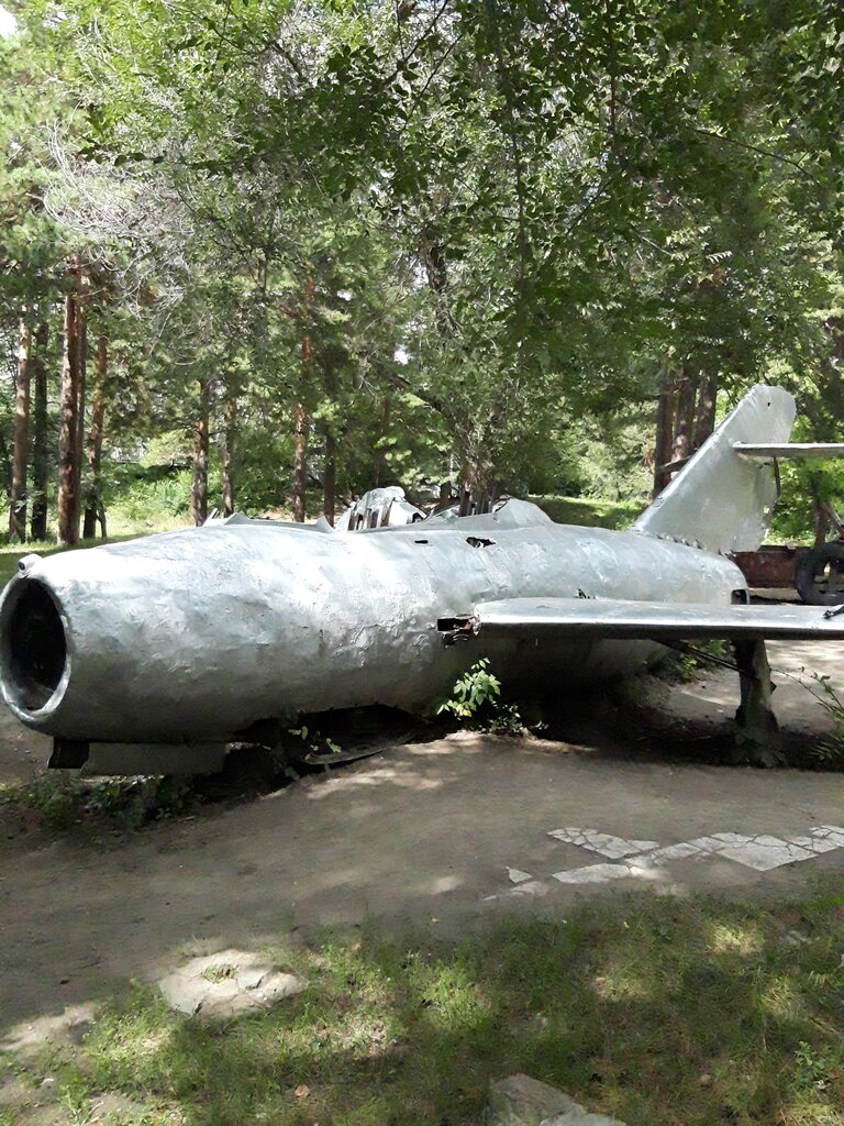 Monument to technology Самолëт МиГ-15, Biysk, photo