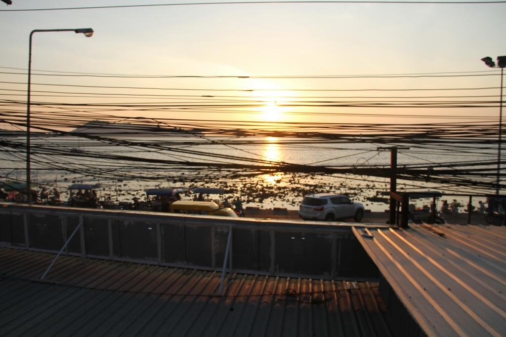 Фото Barefoot Hotel Kalim Beach Front