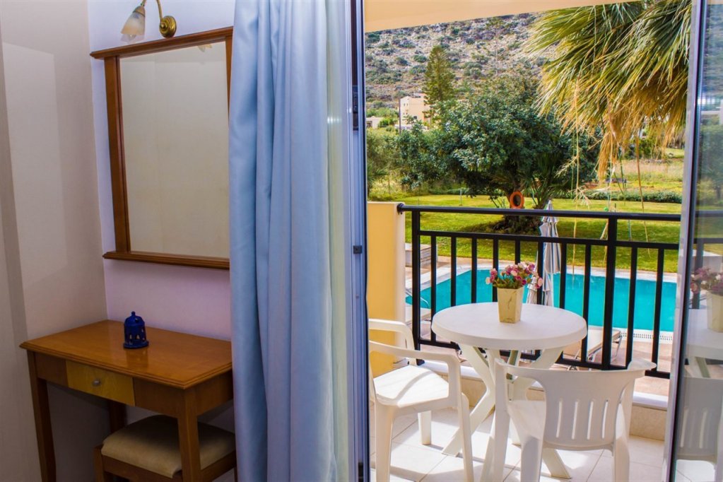 Фото Sunshine Studios & Apartments