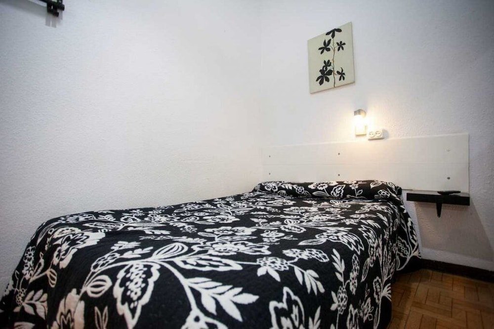 Фото Hostal Los Arcos