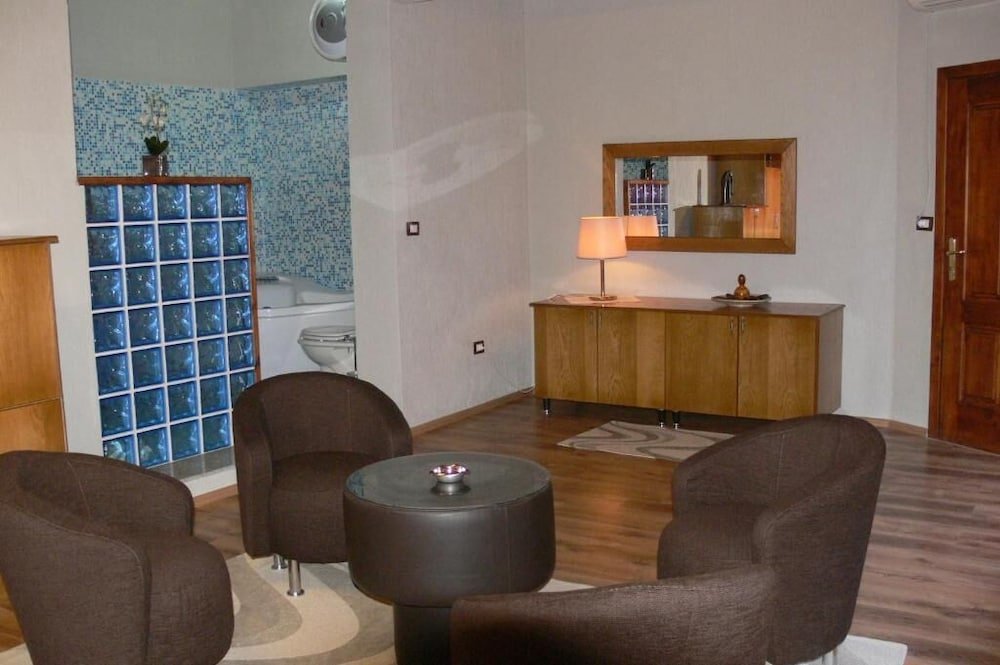 Фото Hotel Majestic