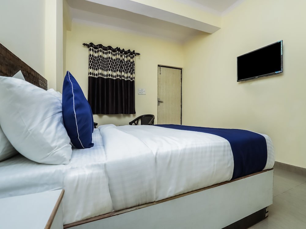 Фото Oyo SilverKey 27892 Shanti Complex