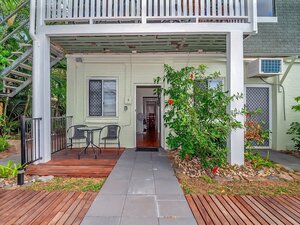 Easy Going Holiday Unit on McKenzie Mk4 (Queensland, City of Cairns, McKenzie Street), hotel