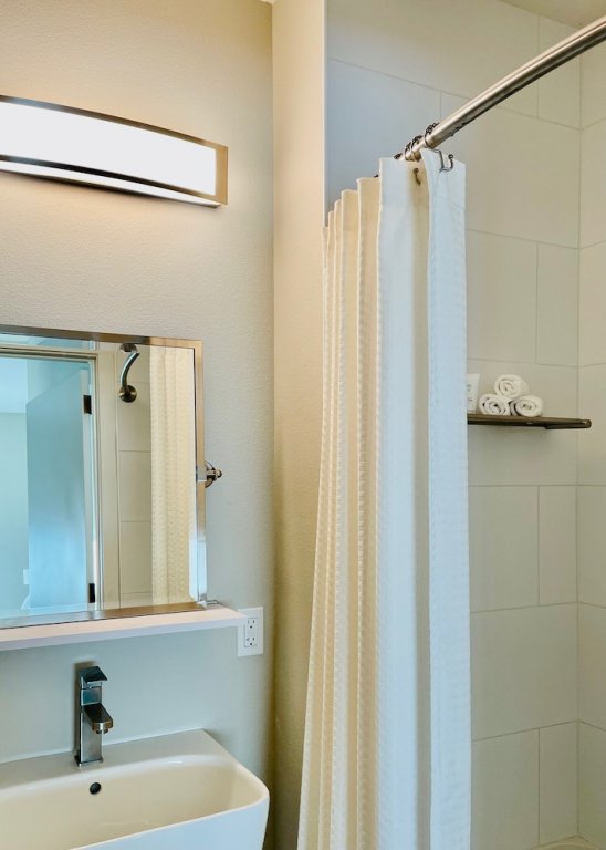 Фото Art House Hotel and Suites