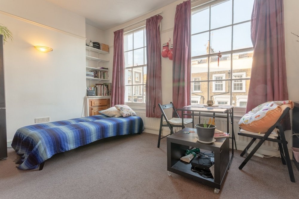 Фото Lovely Victorian Flat for 6 in Stoke Newington