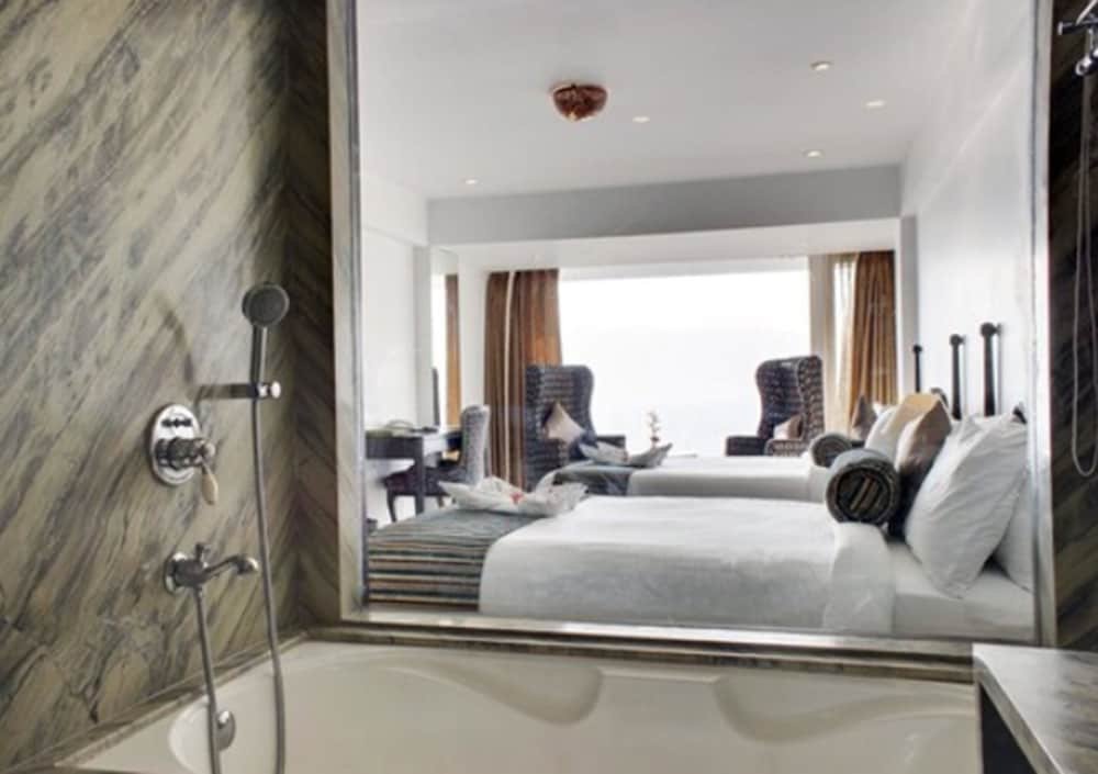 Фото Отель EllBee Ganga View