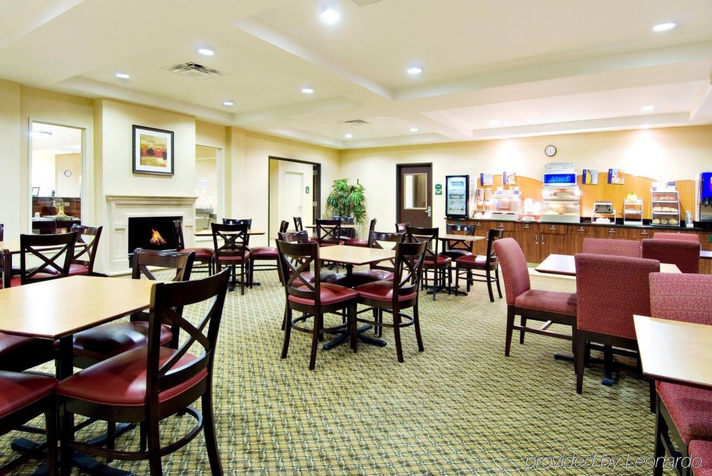 Фото Holiday Inn Express Hotel & Suites Medford-Central Point, an Ihg Hotel