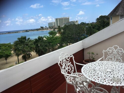Гостиница SandCastles Deluxe Beach Resort в Очо-Риос