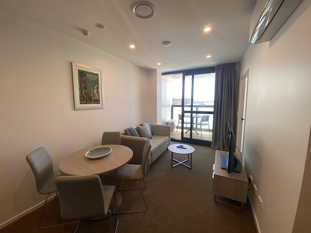 Фото Ramada Suites by Wyndham Victoria Street West