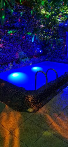 Oriq ayolning BDSM fotosurati